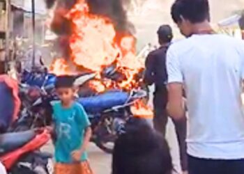 औरंगाबाद: बाइक बनी आग का गोला, मची अफरा तफरी