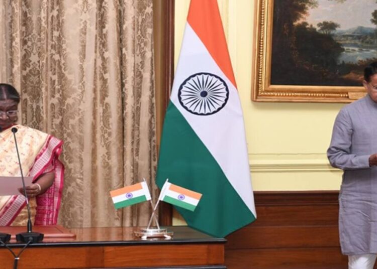 कौन हैं प्रोटेम स्पीकर भर्तृहरि महताब, क्यों नियुक्ति पर है विवाद, क्या है उनका काम? 1 कौन हैं प्रोटेम स्पीकर भर्तृहरि महताब, क्यों नियुक्ति पर है विवाद, क्या है उनका काम?