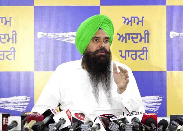 राजा वड़िंग को पुलिस विभाग में तबादलों से परेशानी क्यों, क्या इसमें उनके निजी आर्थिक हित जुड़े हैं? - मलविंदर सिंह कंग 1 कंग