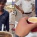 चाय के साथ ऐसा जुल्म नहीं होगा बर्दाश्त... दूध मलाई की चाय में डाल दी पेप्सिकोला, 12 चाय
