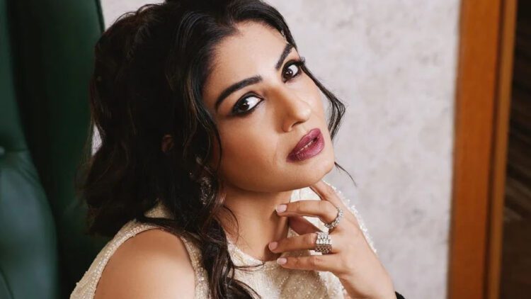 शराब पीकर मारपीट मामले में Raveena Tandon पहुंचीं कोर्ट