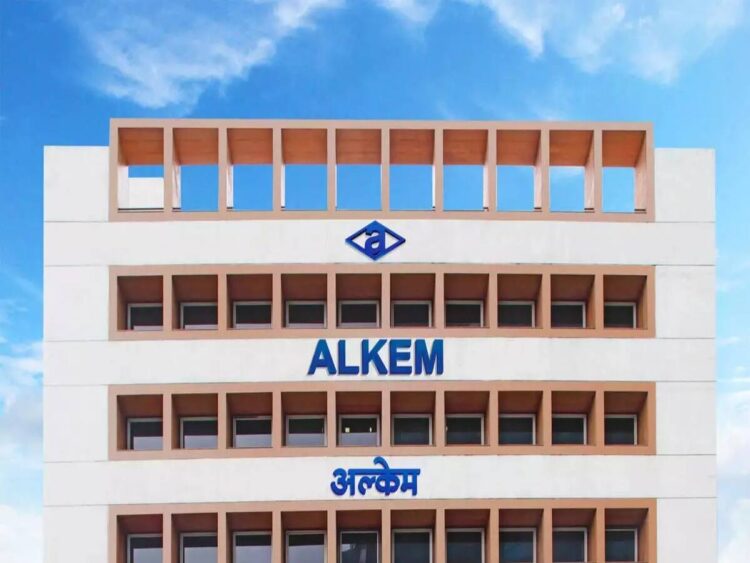 ब्लॉक डील के बाद Alkem Lab के शेयरों ने लगाई छलांग, निकाल लें मुनाफा या अभी बने रहें? 1 Alkem Lab