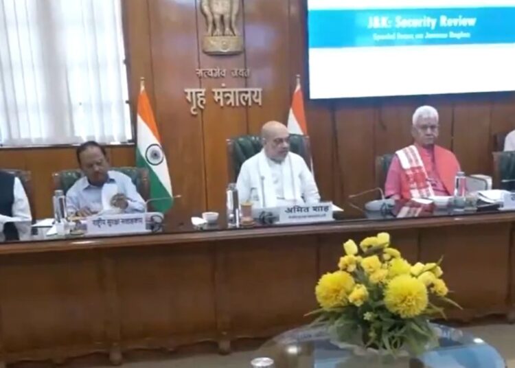 जम्मू कश्मीर पर Amit Shah ले रहे हाई लेवल मीटिंग, कौन कौन हुआ शामिल?