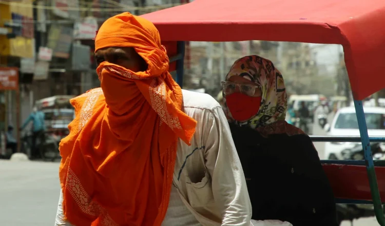 भीषण गर्मी का कहर जारी! दिल्ली में 12 साल में सबसे गर्म रात, तापमान सामान्य से…