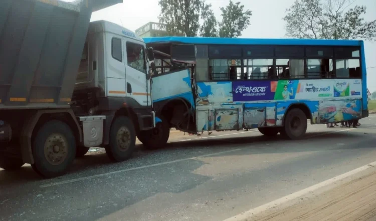 Prayagraj में डंपर की चपेट में आने से पांच लोगों की मौत