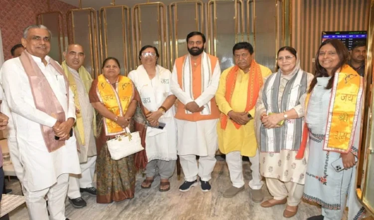 कैबिनेट मंत्रियों के साथ अयोध्या रवाना हुए हरियाणा के मुख्यमंत्री सैनी 1 कैबिनेट मंत्रियों के साथ अयोध्या रवाना हुए हरियाणा के मुख्यमंत्री सैनी