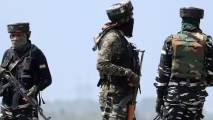 जम्मू कश्मीर के कुपवाड़ा में पुलिस का एक्शन, हेरोइन-हथियार के साथ तीन की गिरफ्तारी