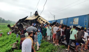 Kanchanjungha Express Acident : दुर्घटना में फंसे लोगों की जानकारी के लिए रेलवे ने हेल्पलाइन