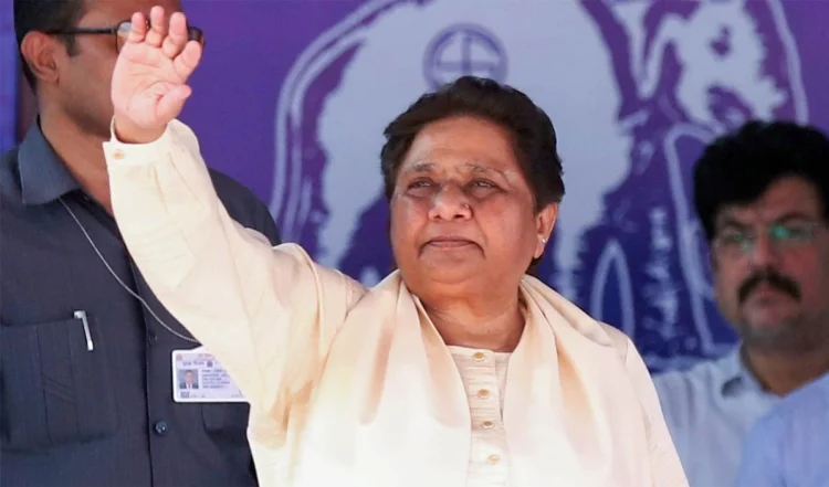 Mayawati ने कांग्रेस के संविधान बचाओ को नाटक करार दिया