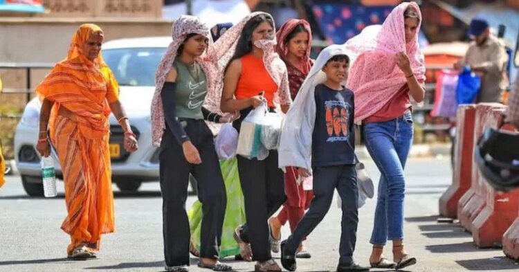 Delhi-NCR में गर्मी का प्रकोप जारी, अगले दो दिनों में बारिश के आसार 1 Delhi-NCR में गर्मी का प्रकोप जारी, अगले दो दिनों में बारिश के आसार