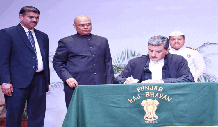 Punjab के राज्यपाल ने न्यायमूर्ति शील नागू को पंजाब और हरियाणा उच्च न्यायालय के... 1 Punjab के राज्यपाल ने न्यायमूर्ति शील नागू को पंजाब और हरियाणा उच्च न्यायालय के…