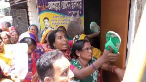 पश्चिम बंगाल: पुलिस कस्टडी में हुई थी युवक की मौत, हाथों में चप्पल लेकर…