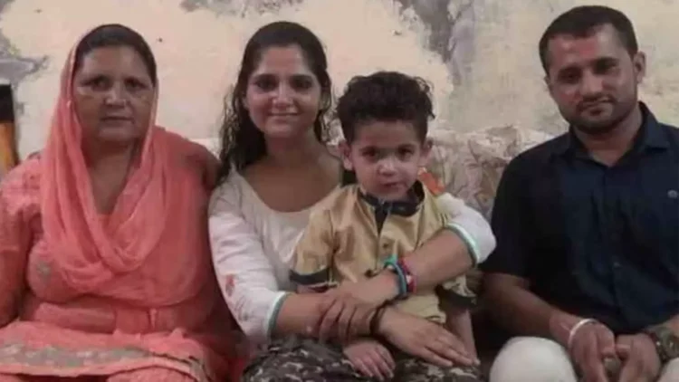 Success Story: शादी के बाद अपने सपने को रखा जिंदा, बेटे को जन्म देने के बाद.... 1 Success Story: शादी के बाद अपने सपने को रखा जिंदा, बेटे को जन्म देने के बाद….