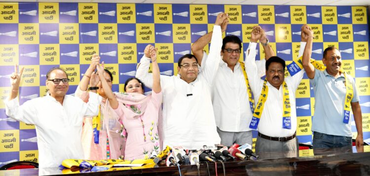 बॉलीवुड के प्रसिद्ध अभिनेता संजय दत्त के चचेरे भाई आम आदमी पार्टी में शामिल 1 AAP Haryana