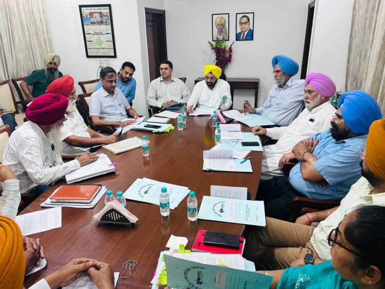 विद्युत मंत्री