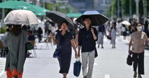 Japan में भीषण गर्मी से लोग परेशान; कई क्षेत्रों में पारा 40 डिग्री के करीब, दो बुजुर्गों की मौत