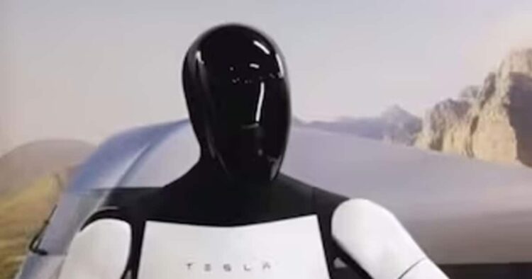 Shocking: काम का इतना प्रेशर, रोबोट भी हो गया परेशान, सीढ़ी से…