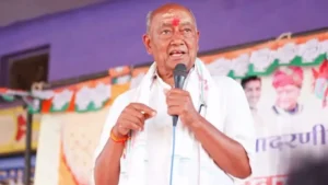 RSS के मुरीद हुए दिग्विजय सिंह! यूथ कांग्रेस के कार्यकर्ताओं को दे....