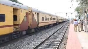 ट्रेन में बम