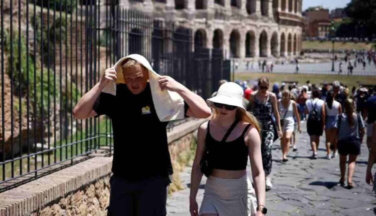 Italy Heatwave: इटली में भीषण लू से परेशान लोग, स्वास्थ्य मंत्रालय ने…