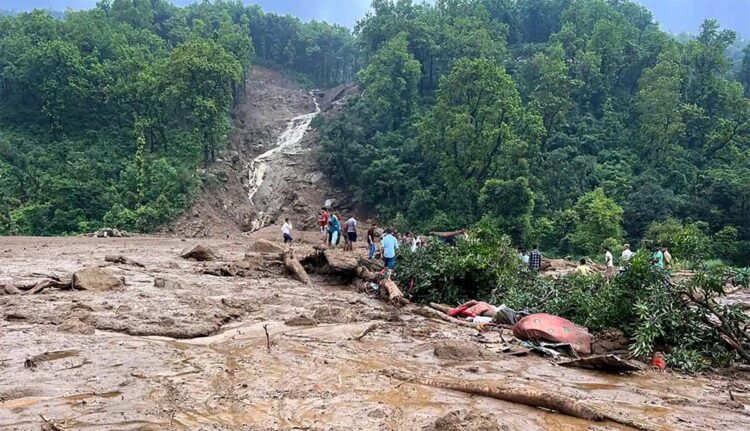 Himachal में बादल फटने से एक व्यक्ति की हुई दर्दनाक मौत, लोगों में दहशत का माहौल 1 Himachal में बादल फटने से एक व्यक्ति की हुई दर्दनाक मौत, लोगों में दहशत का माहौल