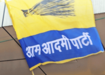 BJP पर किसानों पर गोलियां चलाने वाले पुलिस अफसरों को सम्मानित करने का आरोप