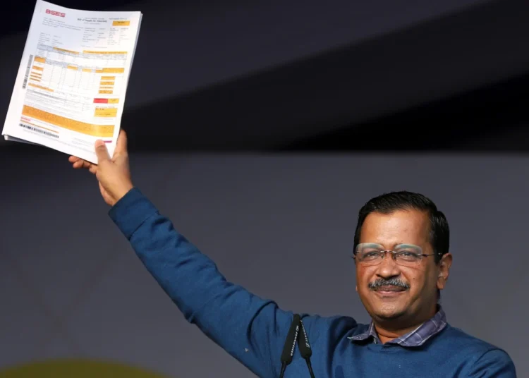 क्या सच में दिल्ली में महंगी हो जाएगी बिजली? BJP और AAP के बीच सियासी संग्राम