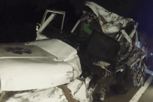 लॉरी और एम्बुलेंस के बीच जोरदार टक्कर, मची चीख-पुकार; 6 लोगों की दर्दनाक मौत