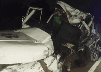 लॉरी और एम्बुलेंस के बीच जोरदार टक्कर, मची चीख-पुकार; 6 लोगों की दर्दनाक मौत