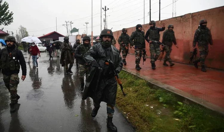 जम्मू कश्मीर के कुपवाड़ा में मुठभेड़ में आतंकी ढ़ेर