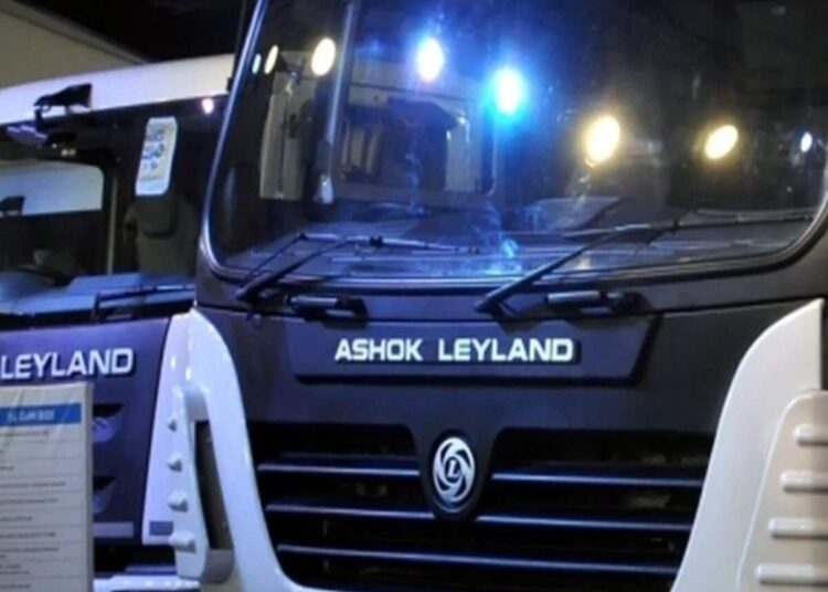 Ashok Leyland Q1 : नेट प्रॉफिट 9% घटकर 525.5 करोड़ रुपये पर रहा, शेयर 2% टूटा