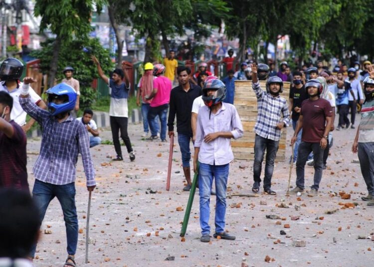 बांग्लादेश में आरक्षण को लेकर क्यों लगी है आग? 1 बांग्लादेश में आरक्षण को लेकर क्यों लगी है आग?