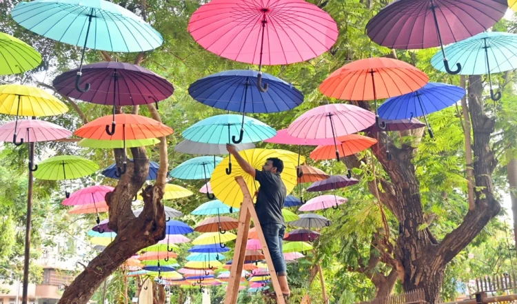 Mumbai में बारिश लाई आफत! बीएमसी ने स्कूलों-कॉलेजों में छुट्टी का किया ऐलान