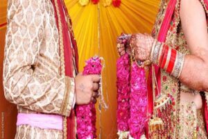 जयमाला के समय दूल्हे के मुंह से आई शराब की बू, दुल्हन ने कर डाला फिर ये कांड