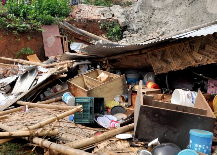 Delhi में घर की छत गिरने से नवजात बच्ची की मौत, परिवार के पांच लोग घायल