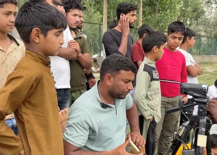 Kashmir के प्रसिद्ध Cricket Commentator Irfan Bhat ने जीवन में कभी हार नहीं मानी,