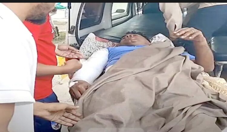 छात्राओं से भरे ई–रिक्शा को ट्रैक्टर ने मारी टक्कर, हैरो फसने से हुआ हादसा 1 छात्राओं से भरे ई–रिक्शा को ट्रैक्टर ने मारी टक्कर, हैरो फसने से हुआ हादसा