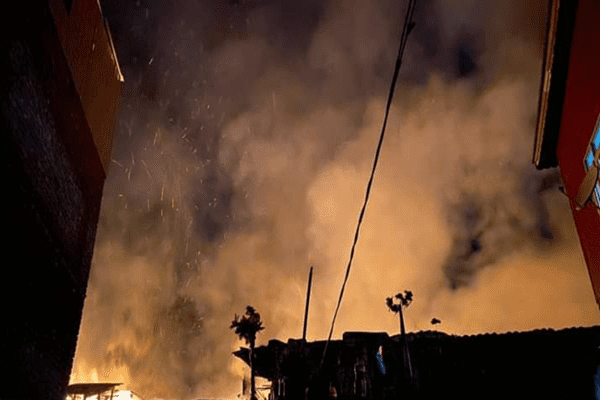 अनंतनाग में आग लगने से 11 घर, सात दुकानें जलकर खाक 1 अनंतनाग में आग लगने से 11 घर, सात दुकानें जलकर खाक