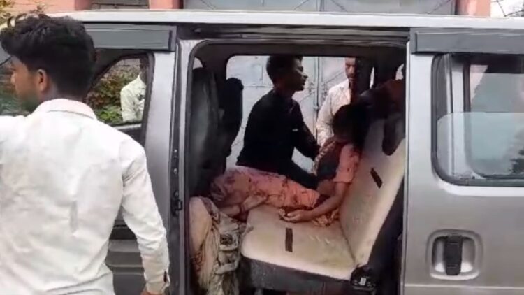 Hathras में भोले बाबा के सत्संग में भगदड़, मची चीख पुकार... 27 श्रद्धालुओं की मौत 1 Hathras में भोले बाबा के सत्संग में भगदड़, मची चीख पुकार… 27 श्रद्धालुओं की मौत