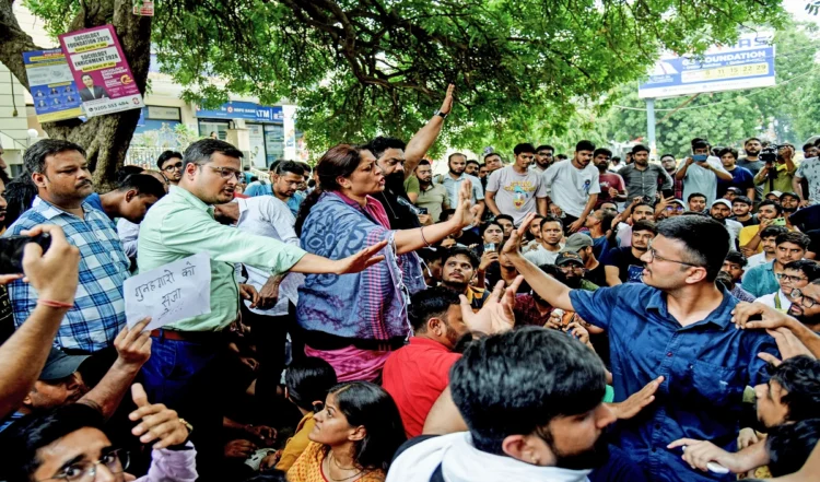 फ्रीबीज के चक्कर में सारे पैसे कर दिए खर्च, दिल्ली कोचिंग सेंटर में हुई मौत पर HC ने AAP सरकार और MCD सभी को खूब सुनाया