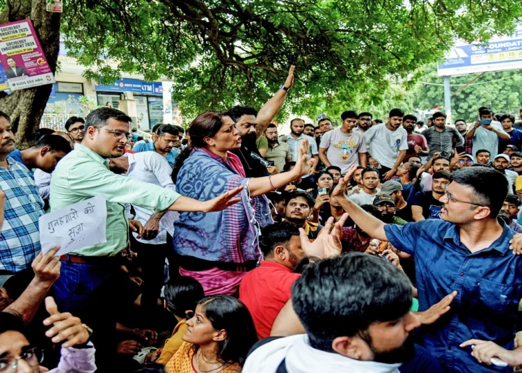 फ्रीबीज के चक्कर में सारे पैसे कर दिए खर्च, दिल्ली कोचिंग सेंटर में हुई मौत पर HC ने AAP सरकार और MCD सभी को खूब सुनाया