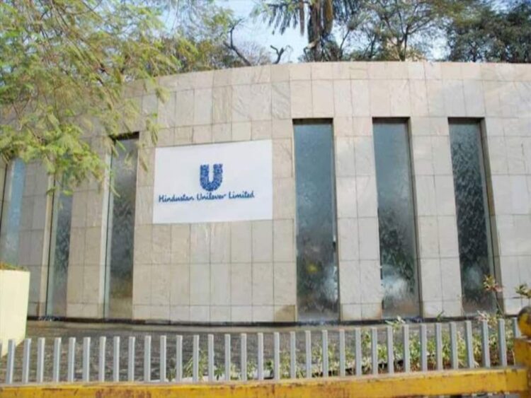 Hindustan Unilever के शेयर के लिए ब्रोकरेज ने बढ़ाया टारगेट प्राइस, स्टॉक में गिरावट