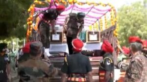 सैनिकों के पार्थिव शरीर
