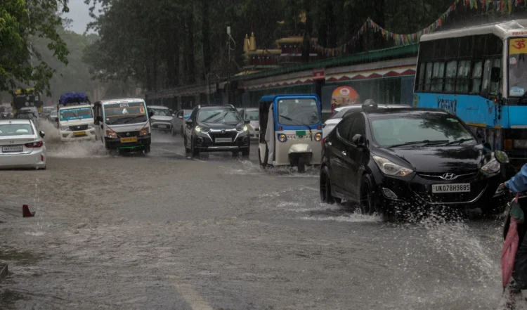 Karnataka Heavy Rainfall : कर्नाटक के उत्तर कन्नड़ जिले में भारी बारिश के…
