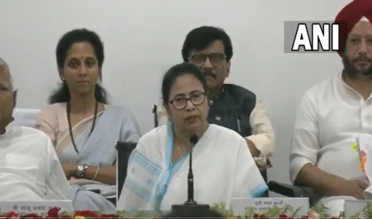 Woman Assault Case: BJP पर भड़कीं ममता बनर्जी, लगाया बंगाल को बदनाम करने का आरोप 1 Woman Assault Case: BJP पर भड़कीं ममता बनर्जी, लगाया बंगाल को बदनाम करने का आरोप