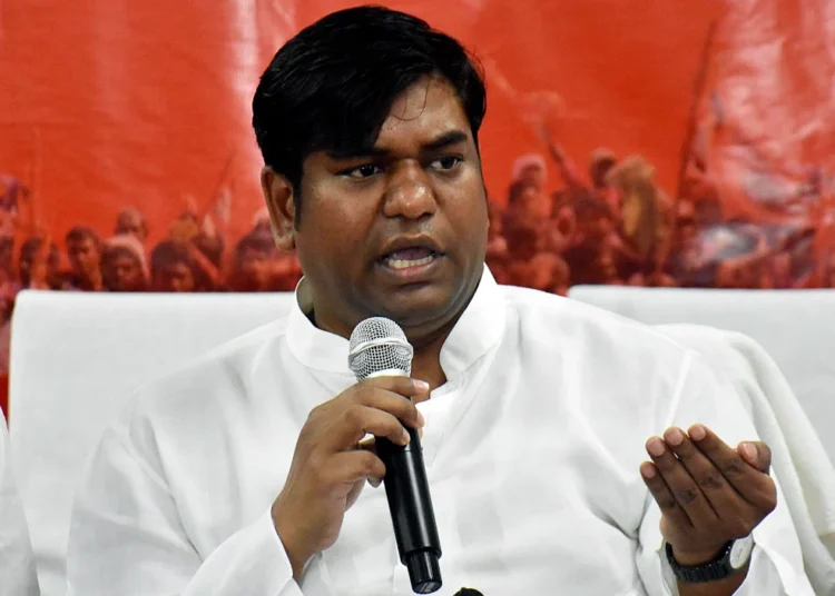 विकासशील इंसान पार्टी प्रमुख मुकेश सहनी के पिता जीतन सहनी की बिहार के दरभंगा में हत्या