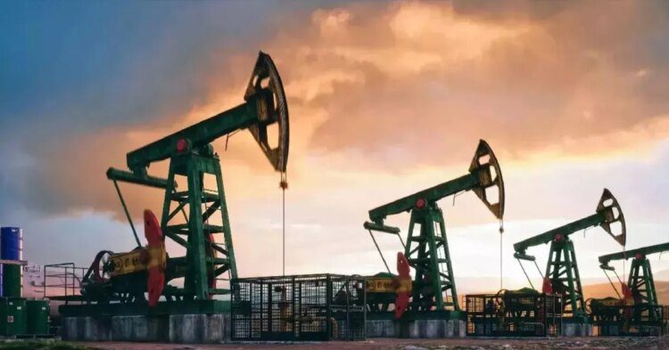 Tax On Crude Oil: भारत सरकार ने बढ़ाया कच्चे तेल पर अप्रत्याशित कर