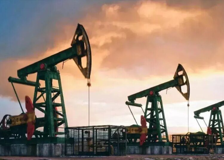Tax On Crude Oil: भारत सरकार ने बढ़ाया कच्चे तेल पर अप्रत्याशित कर