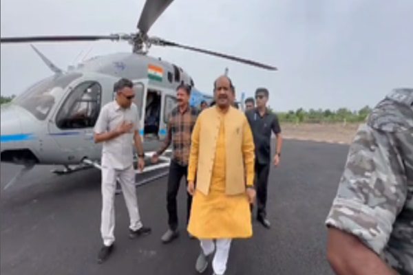 कोटा पहुंचे ओम बिरला, कहा- पीएम मोदी के नेतृत्व में देश आगे बढ़ता रहेगा 1 कोटा पहुंचे ओम बिरला, कहा- पीएम मोदी के नेतृत्व में देश आगे बढ़ता रहेगा