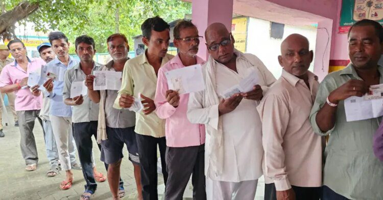 जालंधर में उपचुनाव के मतदान जारी........ 1 जालंधर में उपचुनाव के मतदान जारी……..